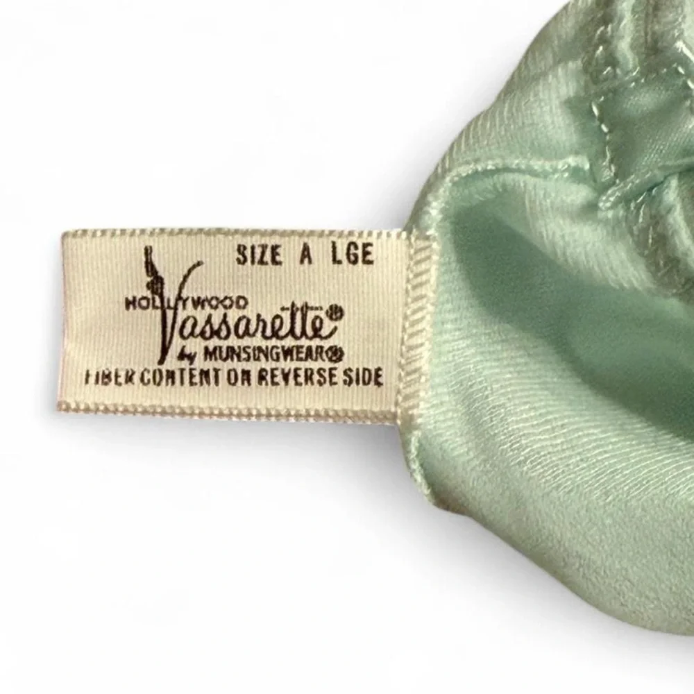 1960s Vassarette Hollywood by Munsingwear Mint Green Half Slip - Picture 4 of 6